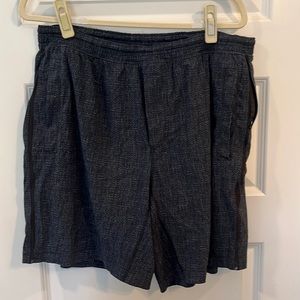 Mens XXL Lululemon Shorts Black & Gray print - built in shorts 9”